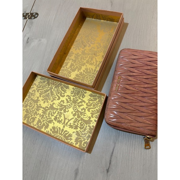 Miu Miu Pink Matelasse Leather Zip Around Wallet - Picture 4 of 16